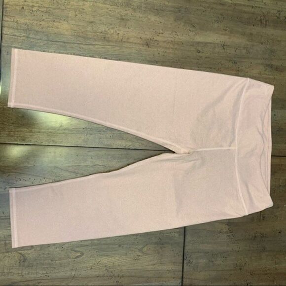 Fabletics Leggings Capri 19” inseam - Picture 2 of 12